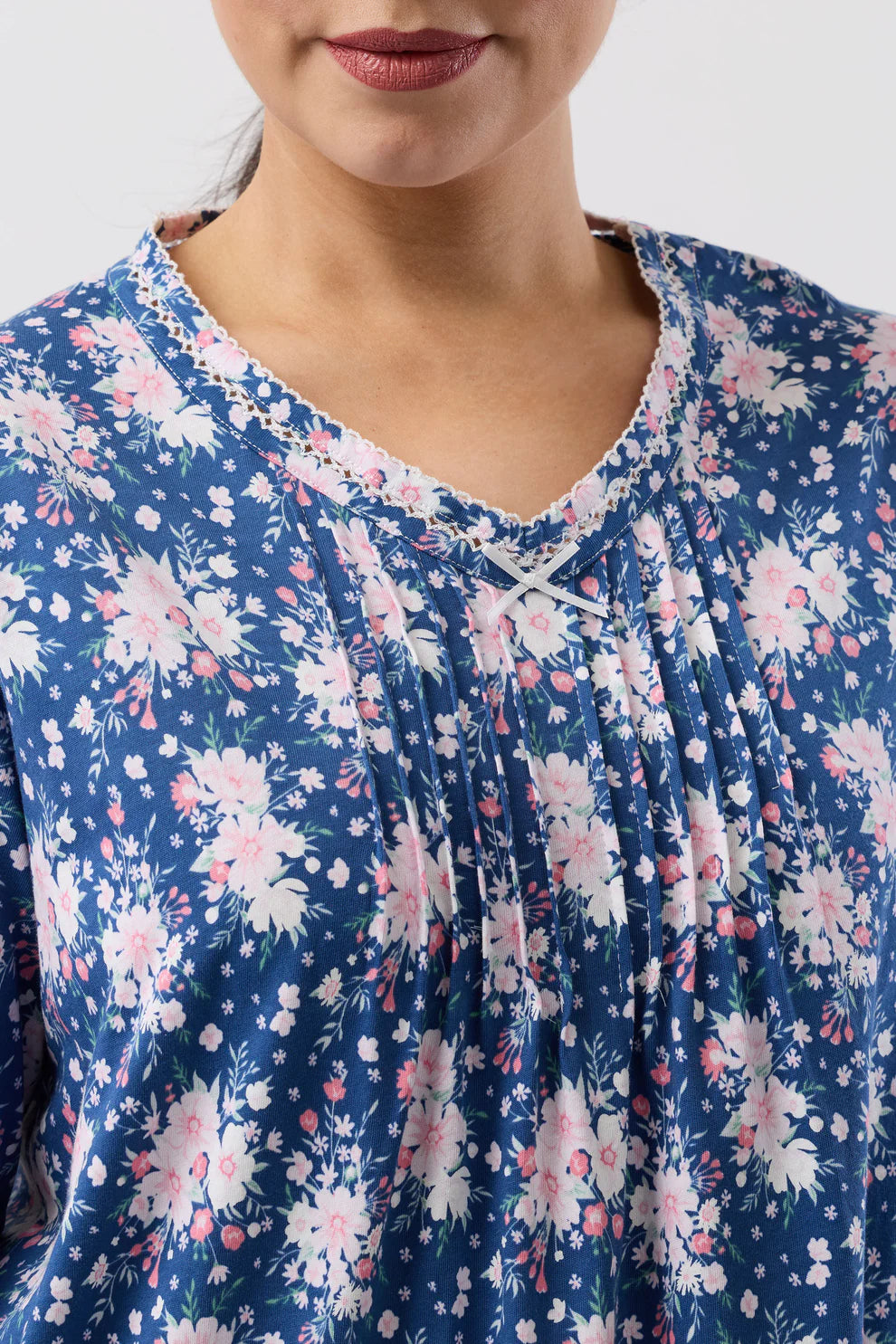 Schrank Bouquet Crochet Nightie