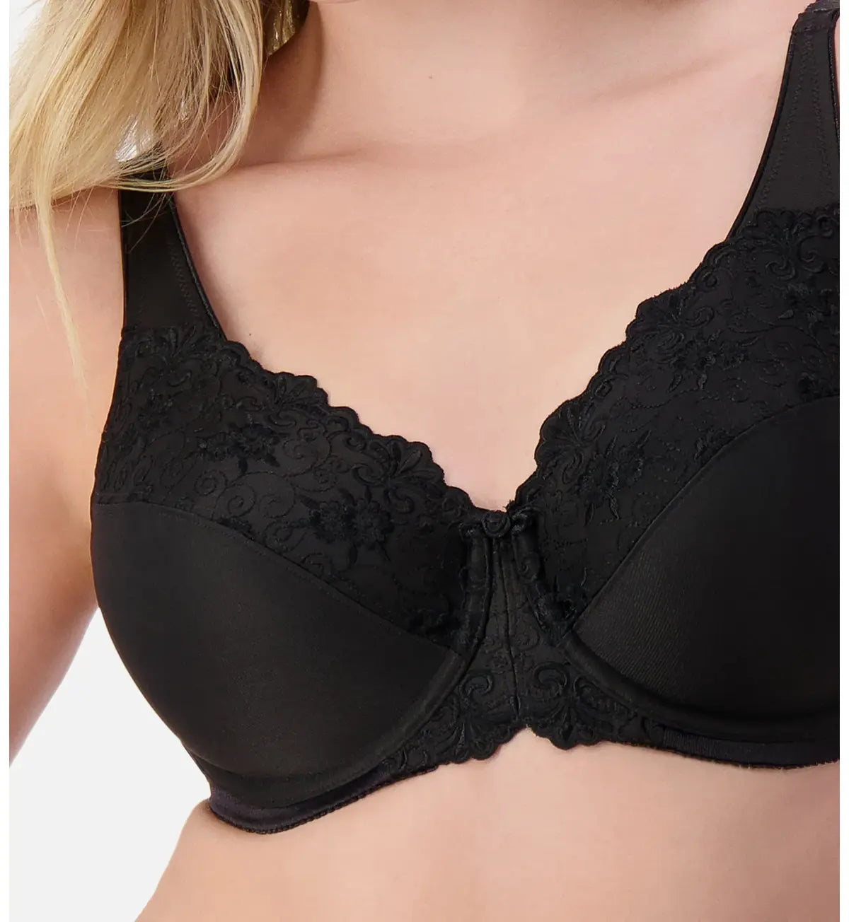 Triumph Embroidered Minimiser Bra