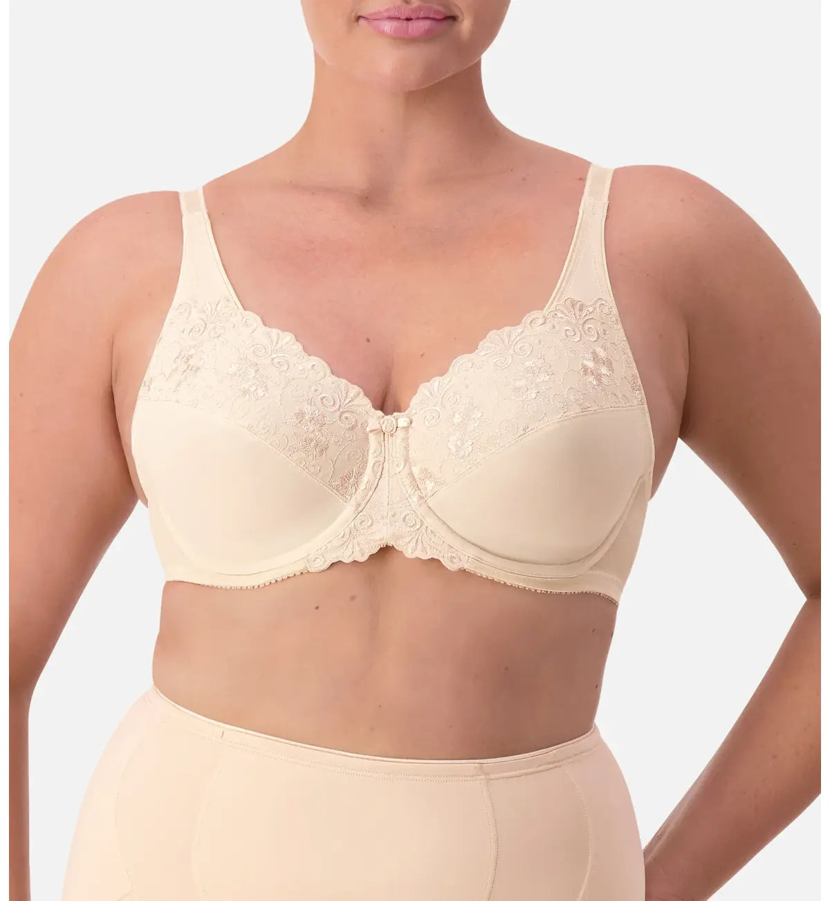 Triumph Embroidered Minimiser Bra