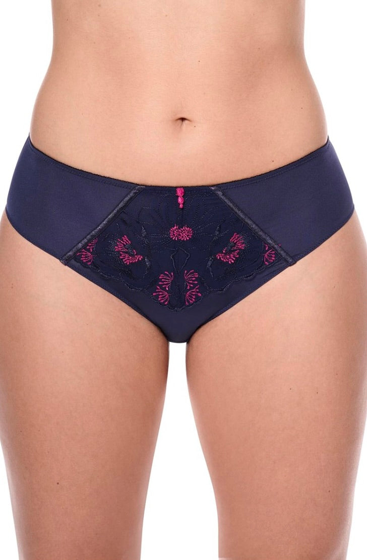 Amoena Delila Brief
